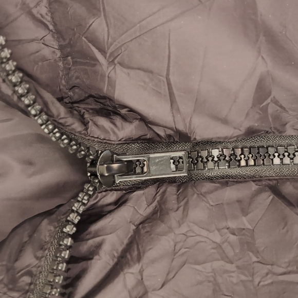 Black Cropped Puff Vest Full Zip Size Large - Picture 2 of 4